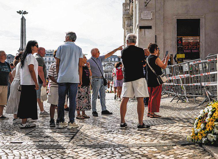 Portugal Reels From Impact of Cable Car Crash