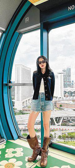 2NE1's Dara tours S'pore after Waterbomb performance