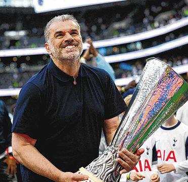 'Proven winner' Postecoglou given trophy target by Forest