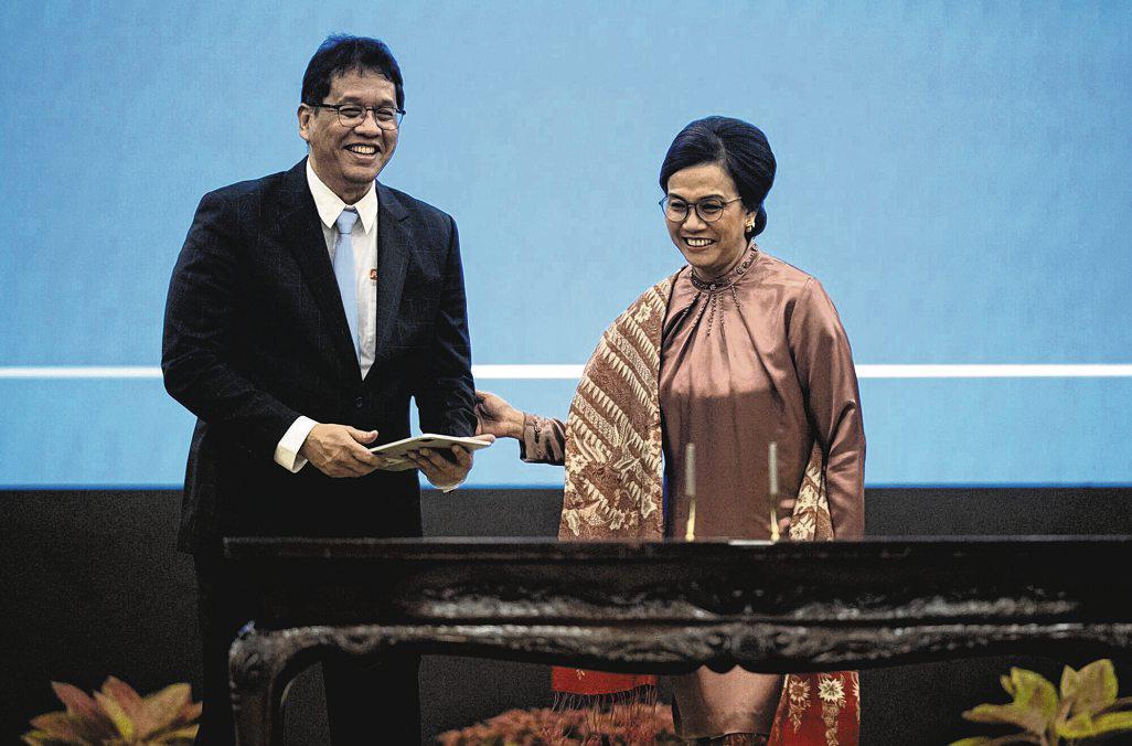 Tributes pour in for long-time Indonesian finance minister booted from Cabinet