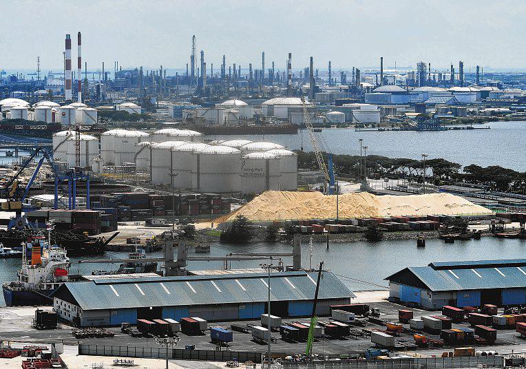 Environment groups call for more transparency on carbon tax hike, 'discounts' for large emitters