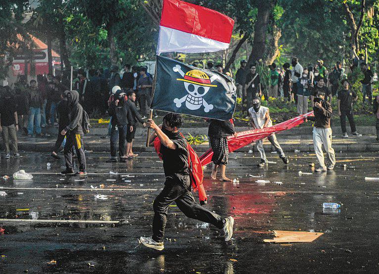 Pirate Flag Unfurled in Jakarta Now a Protest Icon Among Youth in Asia