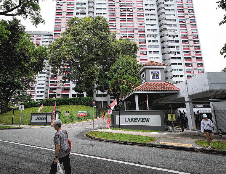 Old condos at a crossroads: Rebuild, upgrade or conserve?