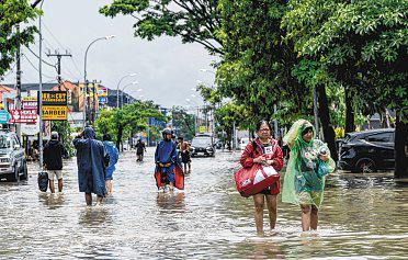 Bali floods death toll climbs to 14; search still on for 2 missing