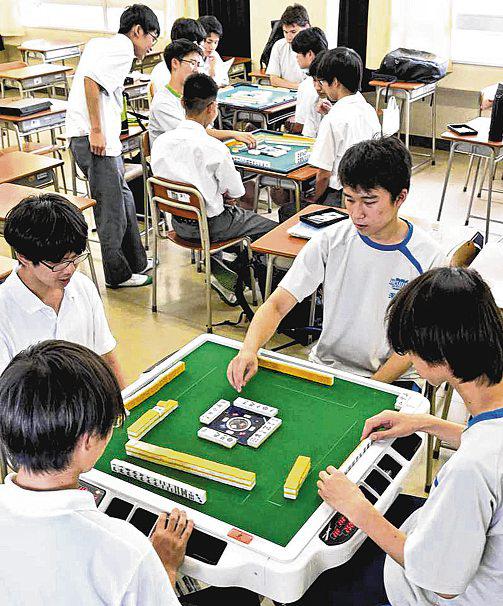 Mahjong Growing in Popularity Among Japanese Students