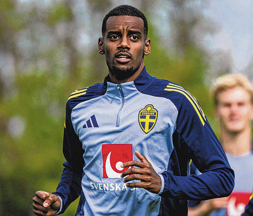 Slot Urges Patience as Reds Will Manage Isak's Workload