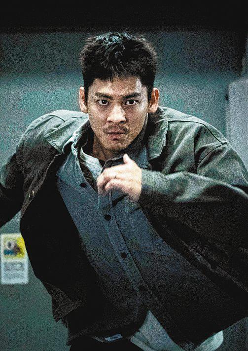 In 96 Minutes, Taiwanese stars Austin Lin and Vivian Sung make their disaster action movie debut by playing a police couple out to stop a train with a bomb onboard