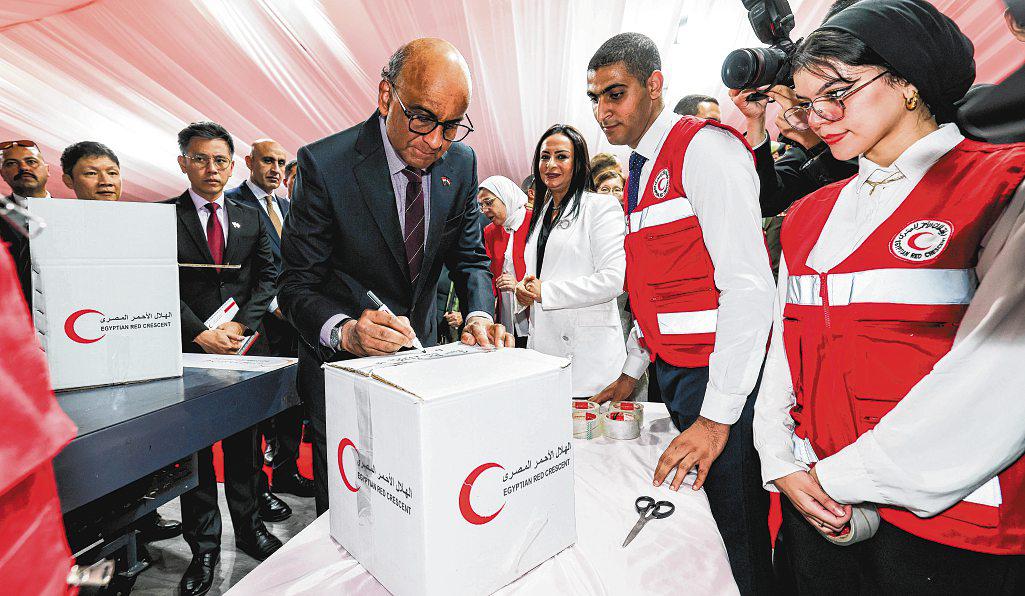 President witnesses handover of humanitarian aid for Gaza