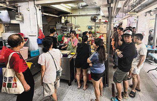 Beo Crescent curry rice stall denies closure rumours