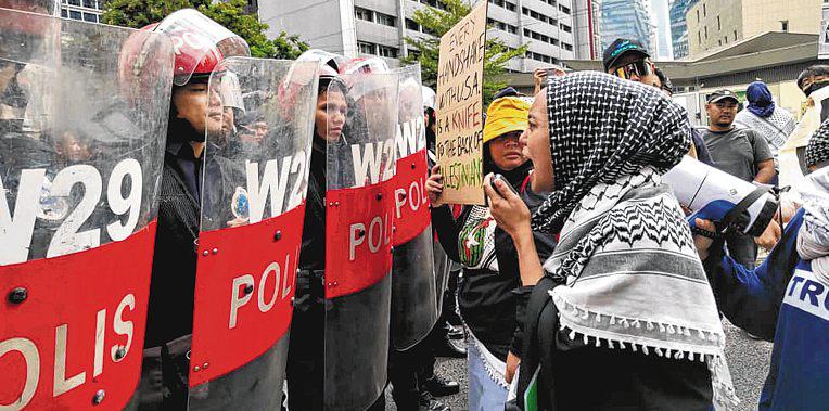 Pro-Palestine protests in Malaysia spill over to public spaces, Apple Store