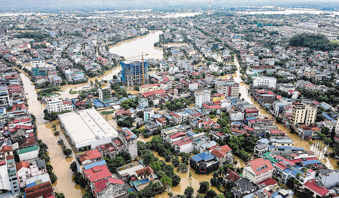 Record flooding hits Vietnam city; eight killed in mountainous north