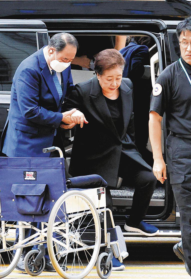Pews to power: Churches fight to keep grip on Korean politics