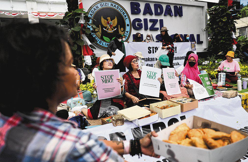 Role of military, police in Indonesia's free meal scheme under scrutiny amid food poisoning cases