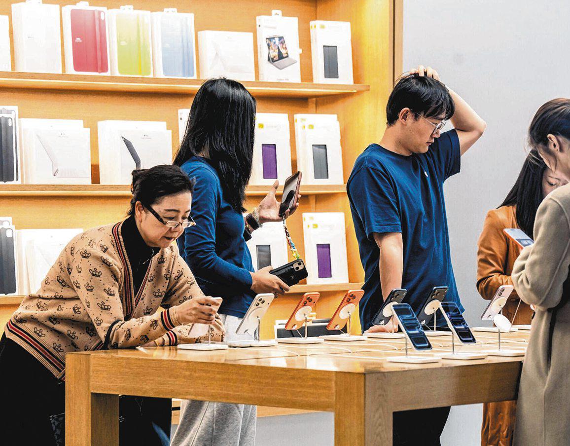 Meet the real screen addicts: The elderly