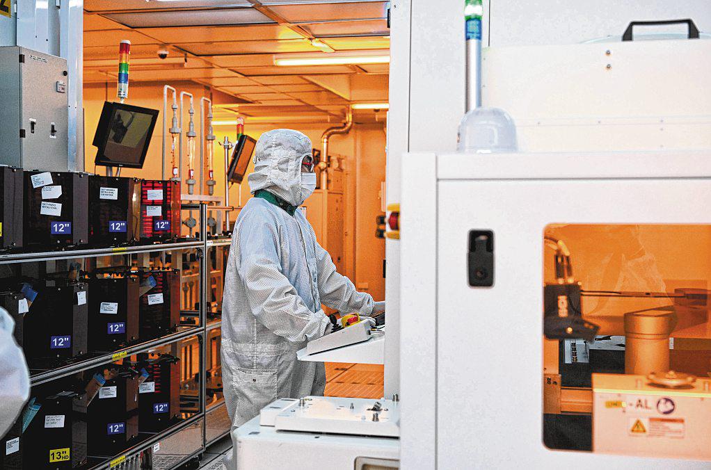 Manufacturing, services firms more upbeat but cautious about Q4 outlook: Survey