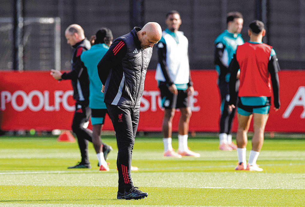 Slot under pressure to halt Liverpool's 'crisis'