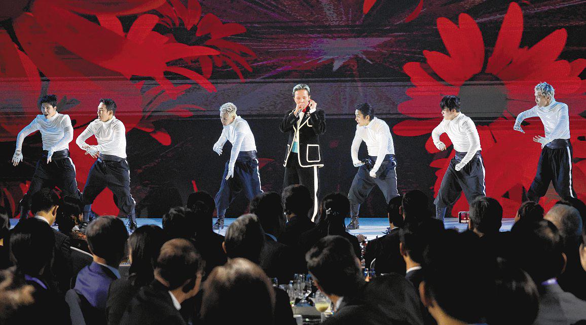 K-pop stars G-Dragon, Cha Eun-woo light up gala dinner