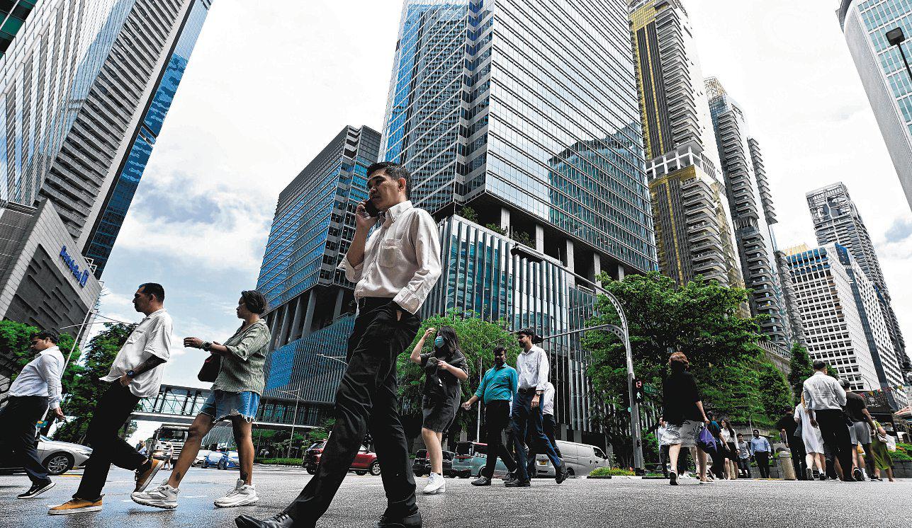 As Chinese firms here multiply, will 996 culture take root in Singapore? |  The Straits Times - newspaper - Read this story on Magzter.com