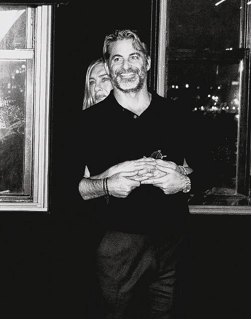 Jennifer Aniston goes Instagram official with boyfriend Jim Curtis