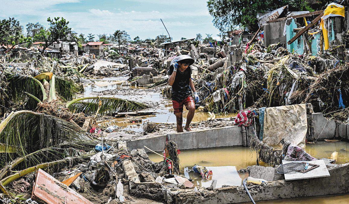 Philippine death toll from Typhoon Kalmaegi tops 100