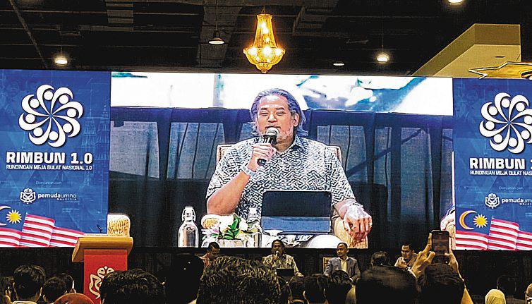 Khairy’s appearance at Umno event sparks speculation of return to politics