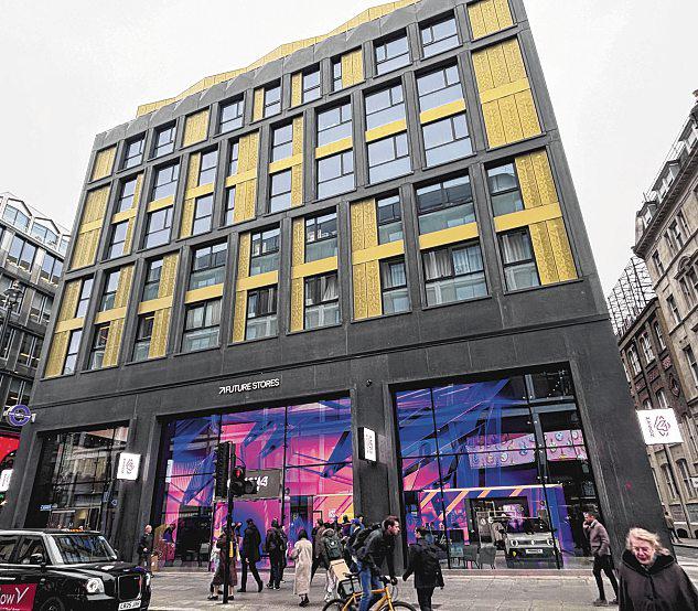 Two suspects spent $70m on UK properties while on the run