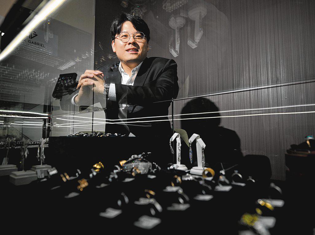 Third-generation jeweller’s jumbo task reviving family business