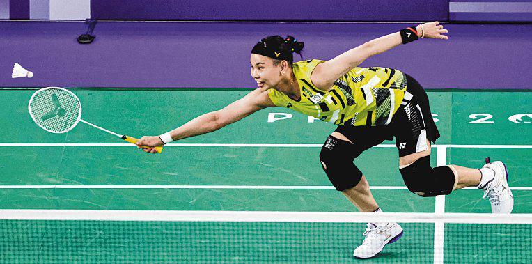 Tai hangs up racket, 'to enjoy a life without alarm clocks'