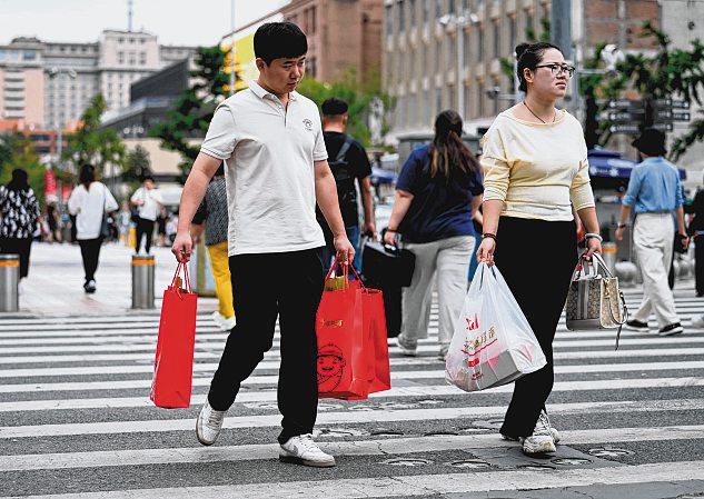 China's consumer prices rise on holiday deflationary pressure persists