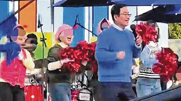 S. Korea district blasted for using female employees as mayor's backup dancers