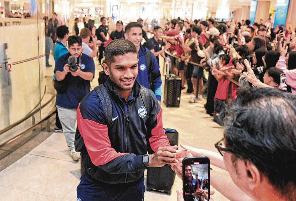 Birthday boy Hariss delays retirement for Asian Cup