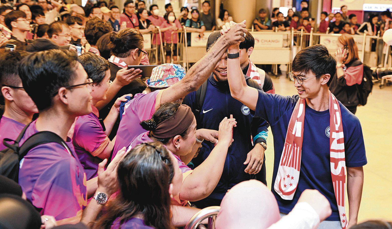 SHOULD LEE BE THE NEXT LIONS COACH?