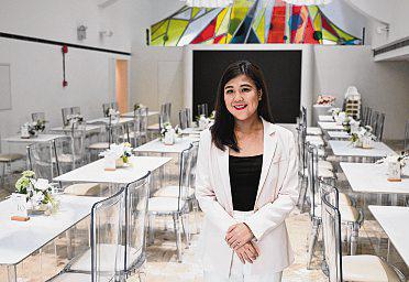 With this ring, Al thee wed