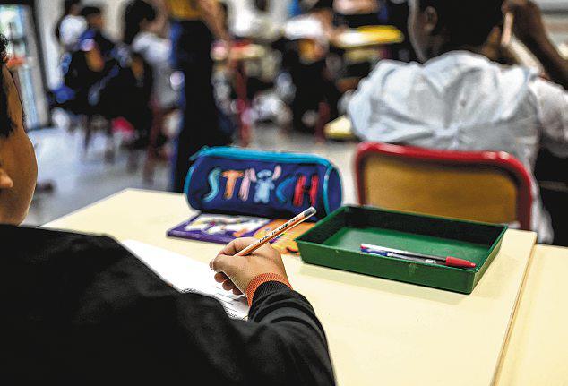 AI is accelerating a tech backlash in American classrooms