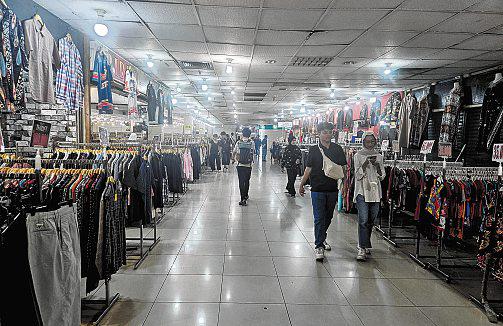 How syndicates smuggle second-hand clothes into Indonesia despite ban