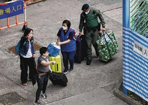 Some residents return for belongings a week after HK fire