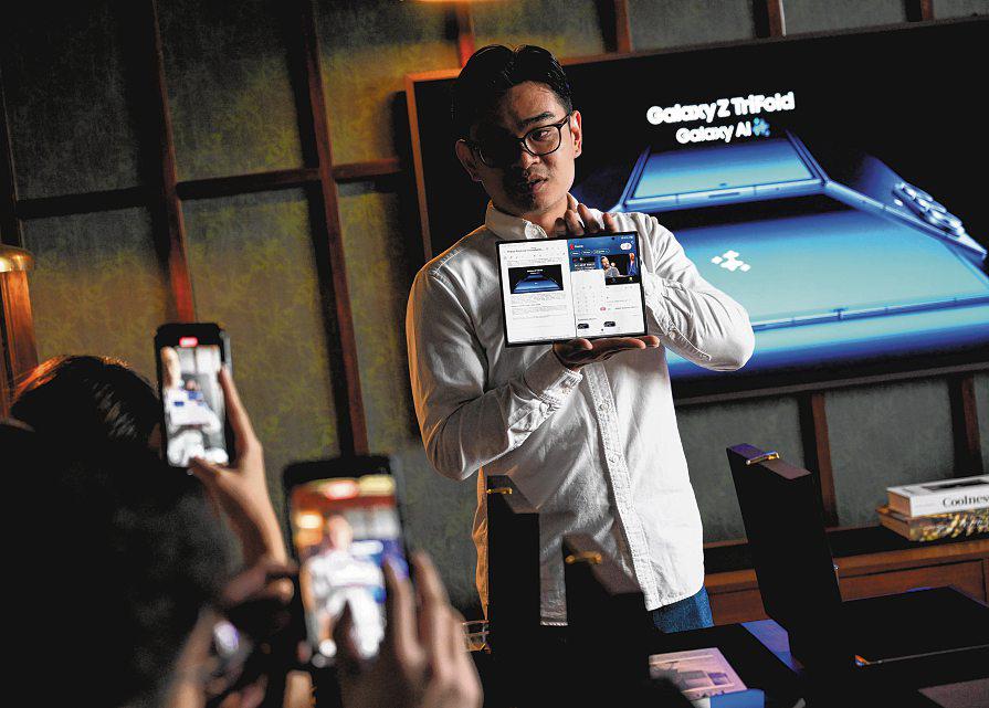 Shoppers can check out new Samsung TriFold phone in S’pore stores