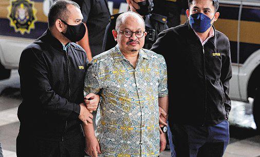 Anwar's former aide claims trial to Sabah bribery charges