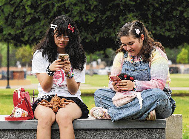 Australia's social media ban for under-16s stirs unease and praise