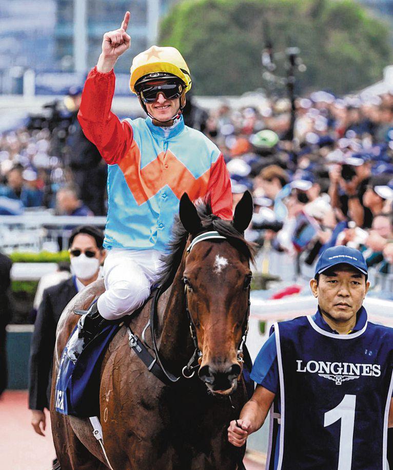 SOUTH STAR CAN TAKE TOP SPOT