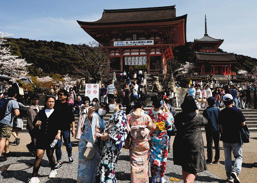 Japan visitor arrivals grow in Nov despite China travel warning