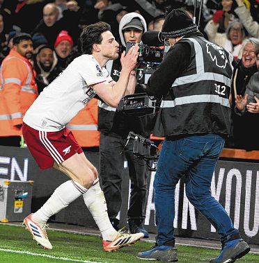 GROWING GUNNERS PROVE CHARACTER