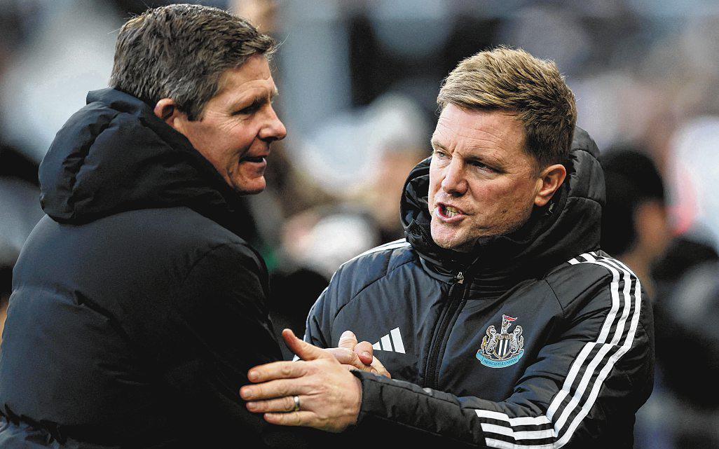 HAPPY HOWE NOT TEMPTED BY UNITED