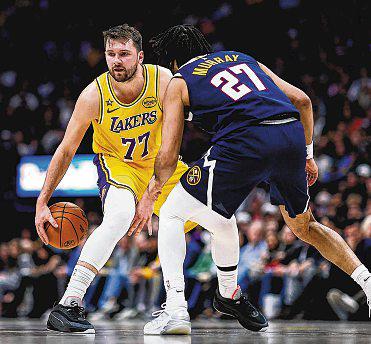 Lakers out to clip wings in battle of Los Angeles rivals