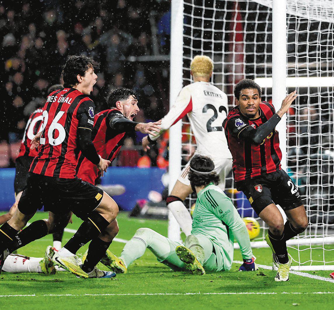 SLOT PINS REDS' LOSS ON FATIGUE