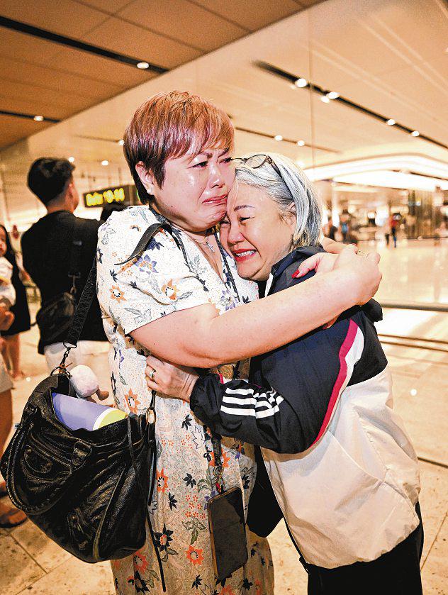 Families welcome S’poreans home as some Mid-East flights resume