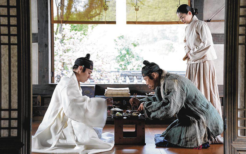 Powerful drama in a prison for nobles