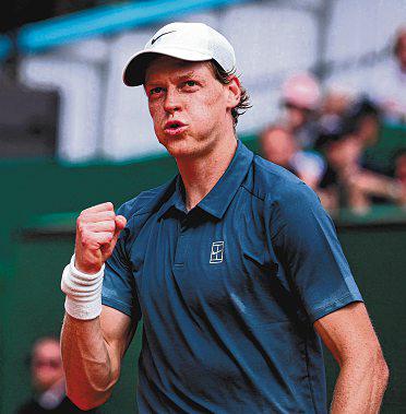 Tired Sinner recovers well to progress to semis