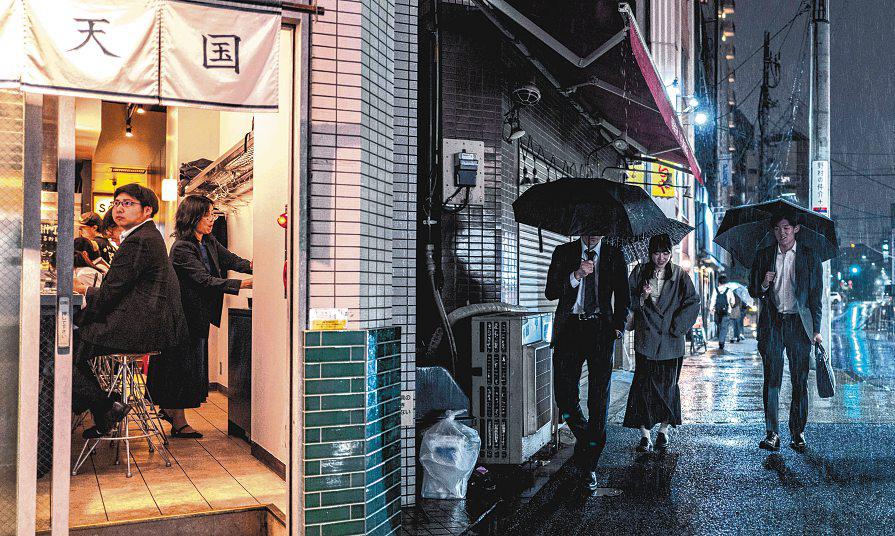 Japan's cheap curry lunch faces an impossible trinity