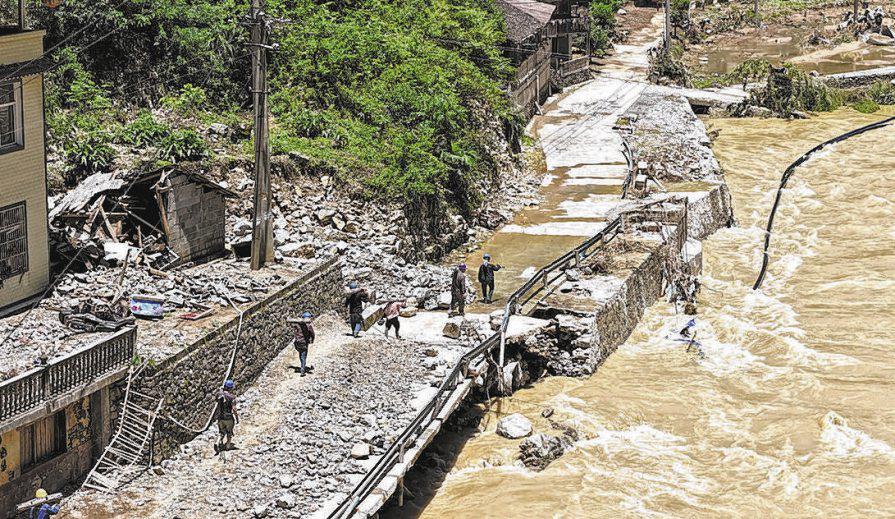 Rescue and relief efforts intensified in southern China